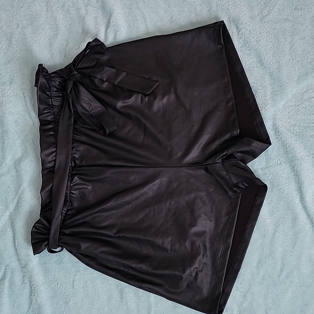 PaperPag Black Shorts Size Large